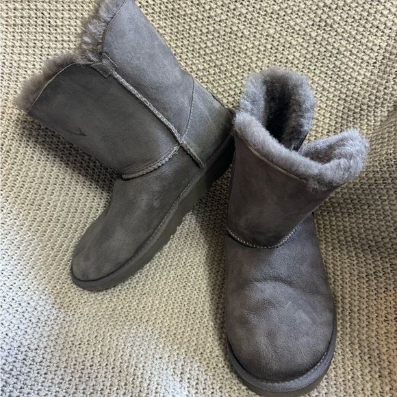 UGG Shoes - Ugg Short Grey Boots, Size 6‎